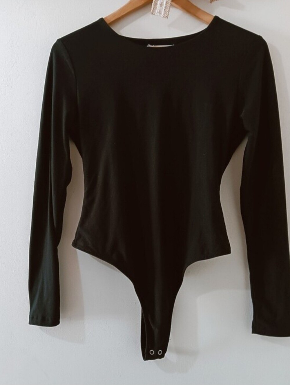 Olive & Oak Seamless Smooth Black Long Sleeve Basic Essential Crewneck Bodysuit